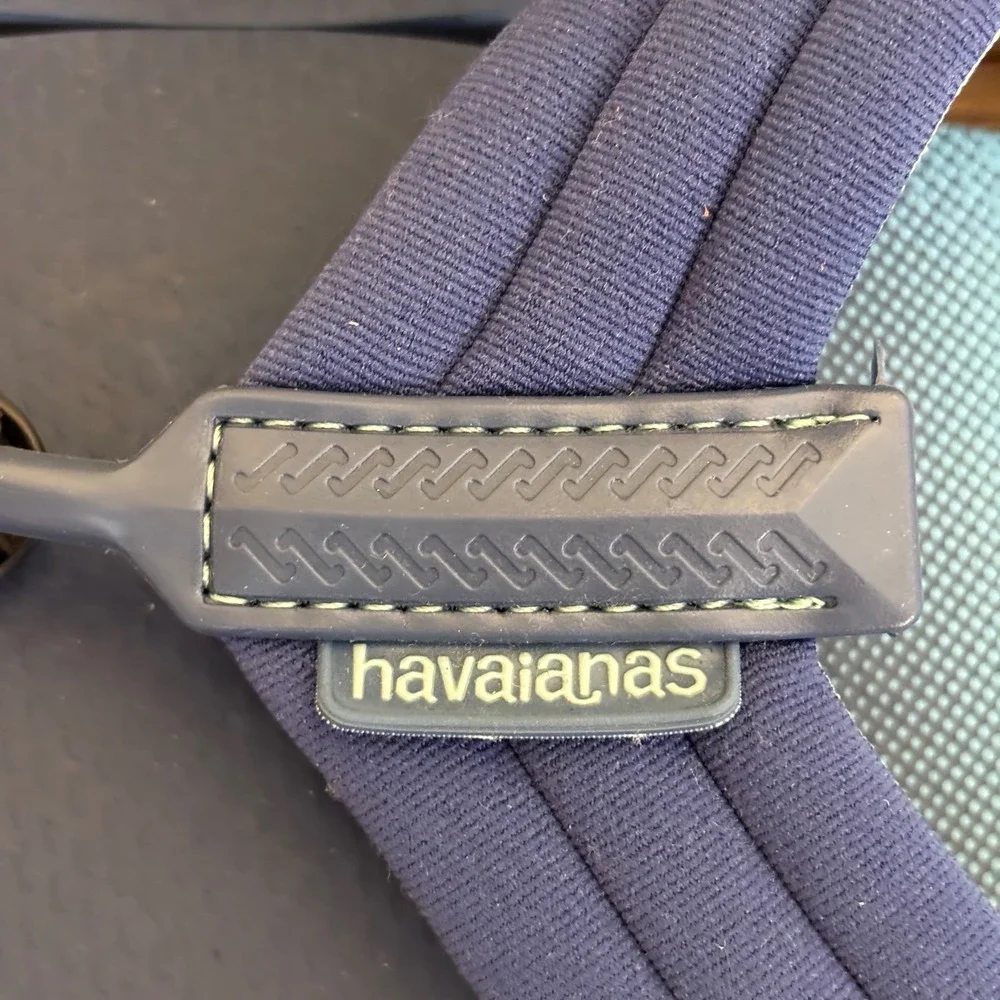 NEW HAVAIANAS Urban Print Flip Flops Navy Blue Stripe Men Size 9/10 Padded Strap